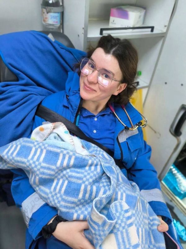 Выпускница АГМА, врач скорой помощи Евгения Белик приняла домашние роды во Владивостоке