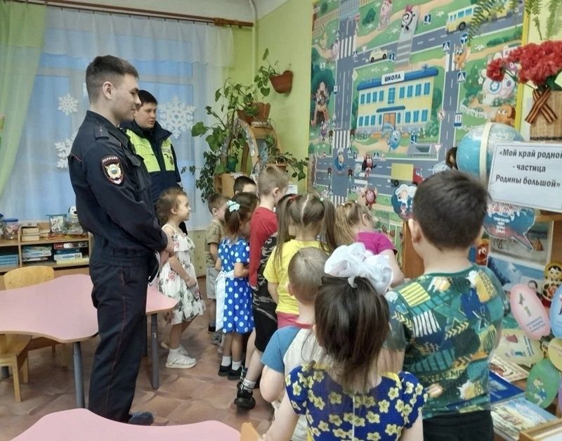 Сотрудники Госавтоинспекции Княжпогостского района провели занятия в детском саду «Ёлочка»