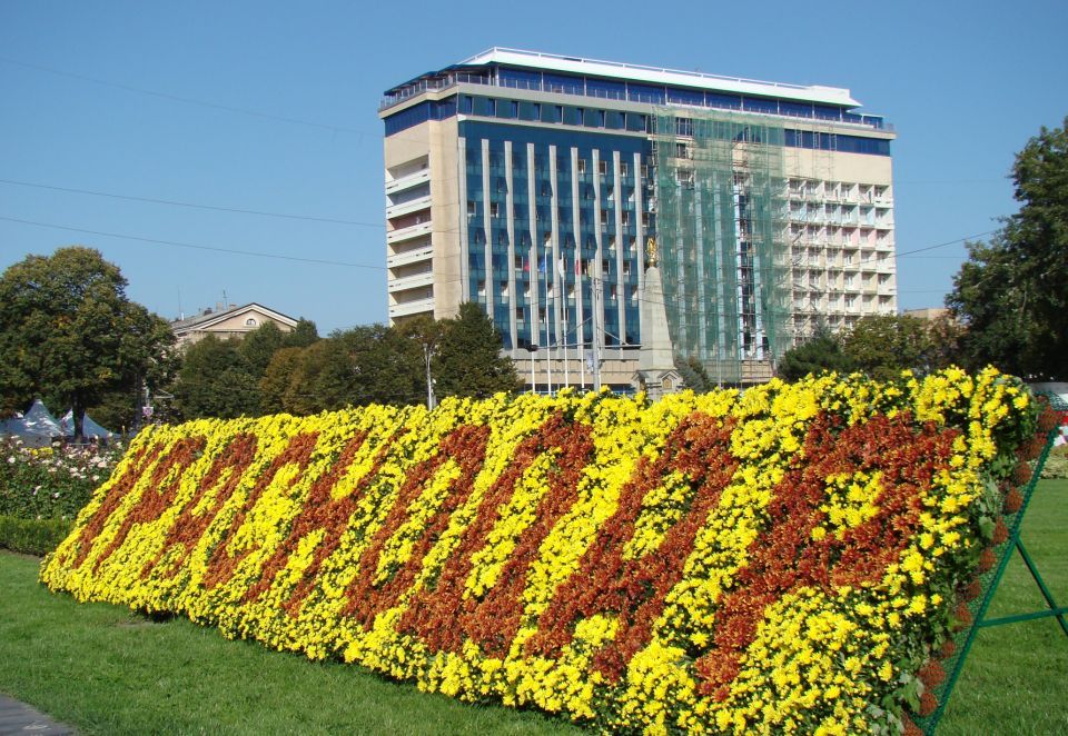 Социальные выплаты повысят с 1 марта в России