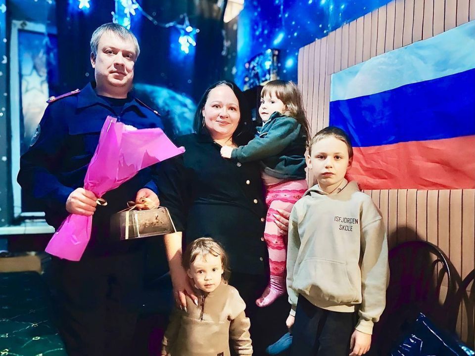 И.о. руководителя территориального следственного отдела навестил многодетную семью участника СВО