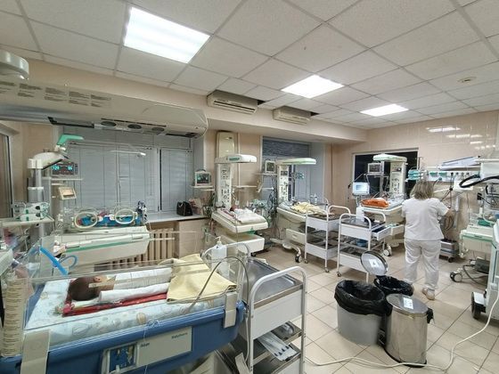 В Областной детской больнице рассказали, как спасали сильно недоношенных двойняшек