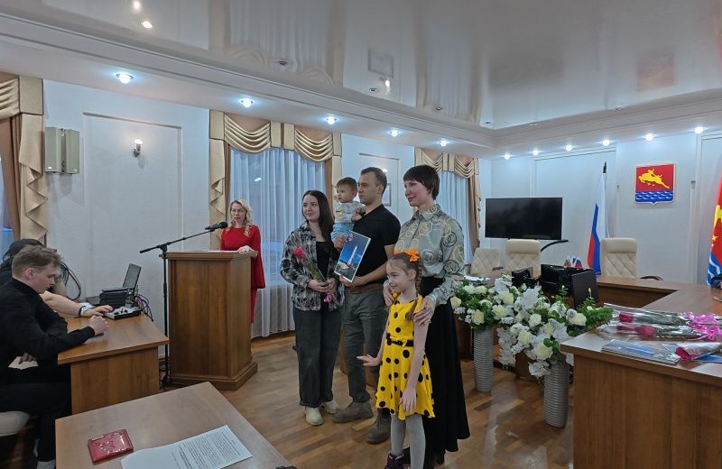 Почти два десятка молодых семей Магадана стали обладателями сертификатов на улучшение жилищных условий