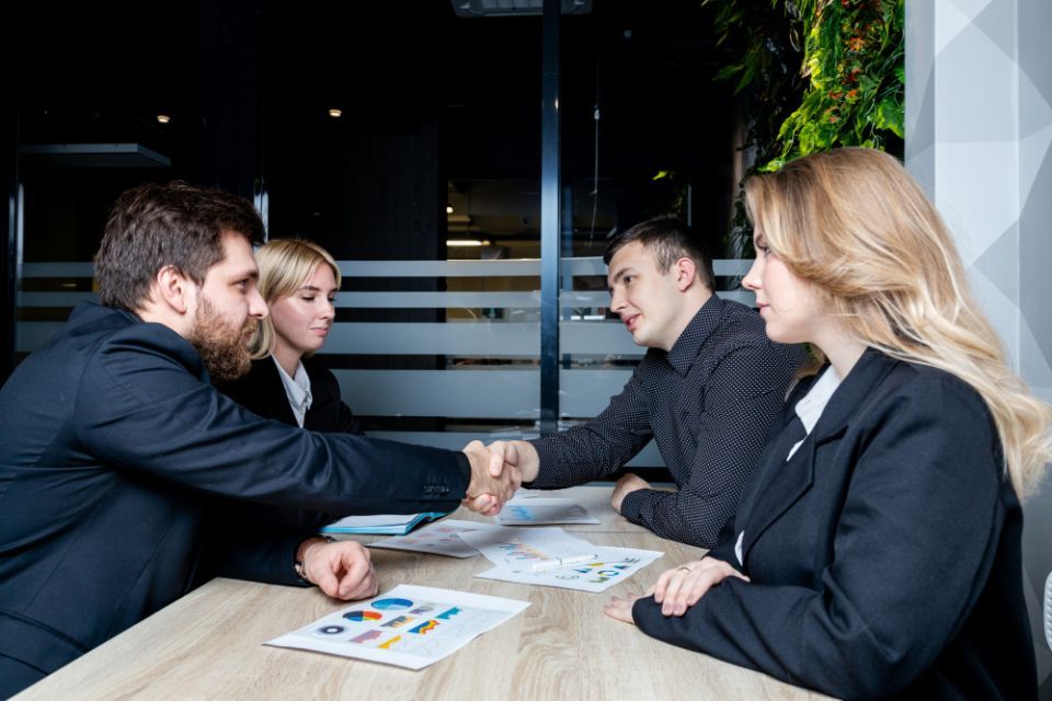 «Скидываться» на рождение ребёнка принято у 57% липчан в рабочем коллективе